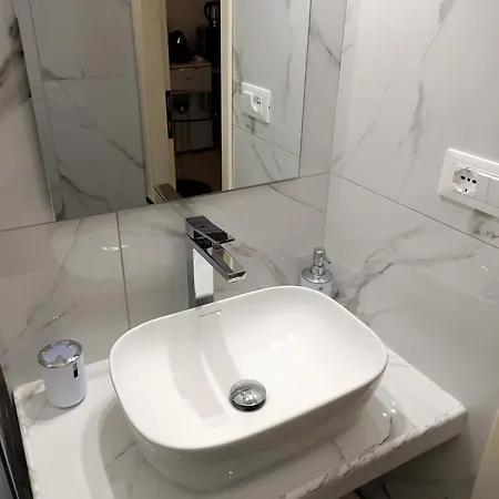 Апартаменты House Pratello 5 *